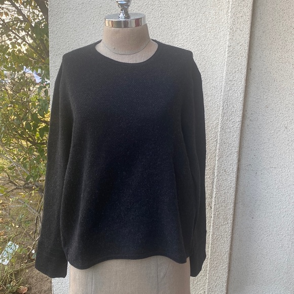 Rag & Bone New York beautiful wool blended sweater. Classy and chic - Picture 2 of 11